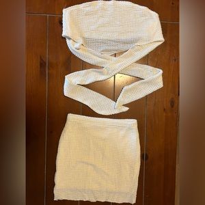 two piece shein set size xxs. top can adjust to tie size